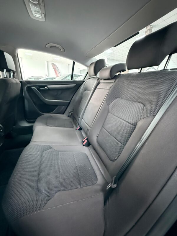Volkswagen Passat - Imagen 9