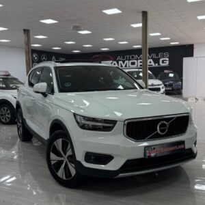VOLVO XC40 T3 MOMENTUM PRO